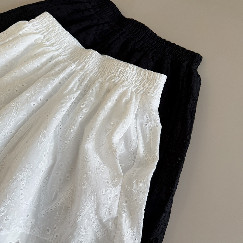 女性の夏のシンプルなショーツ弾性ウエスト刺繍花柄ワイドレッグ - Printing Qc のレビューと価格